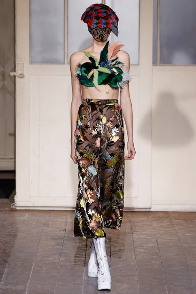 Look 15